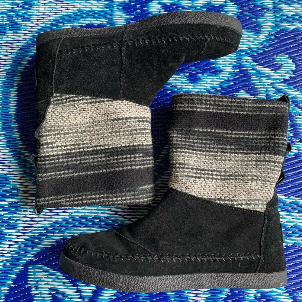 TOMS suede boots SIZE: 9